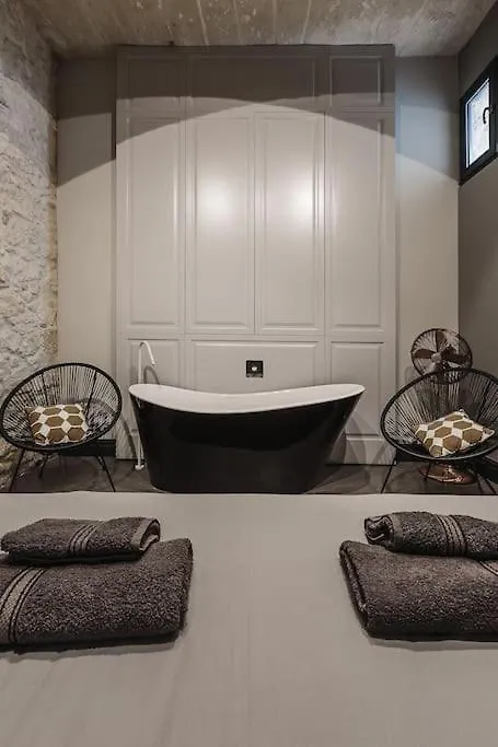 Rabat L.O. Mdina-Designer House The Bedroom-Tub