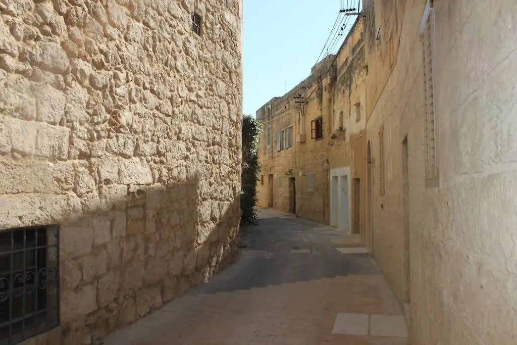 Rabat L.O. Mdina-Designer House The Bedroom-Tub شقة