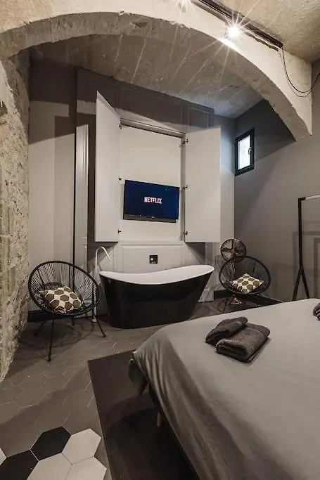Rabat L.O. Mdina-Designer House The Bedroom-Tub شقة